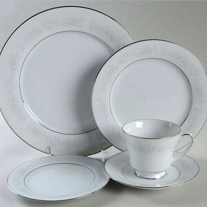 Noritake china 5 piece pieces Cumberland place setting